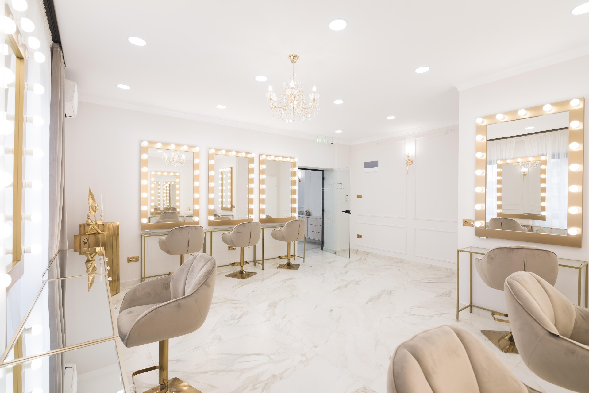 Sala de curs cu lumină naturală